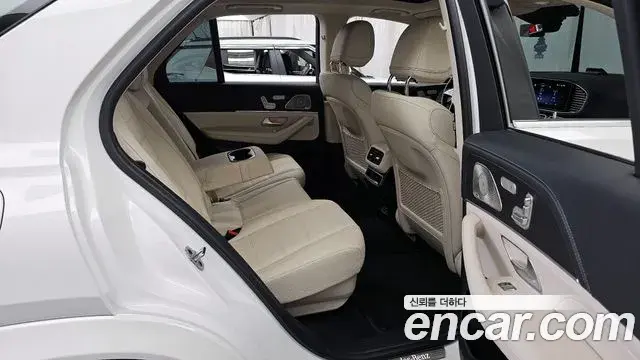 Mercedes-Benz GLE-Class 2025 — ფოტო 8/20