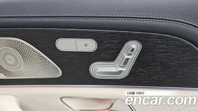 Mercedes-Benz GLE-Class 2025 — ფოტო 18/20