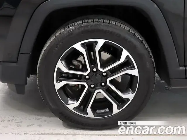 Jeep Compass 2022 — Photo 17/20