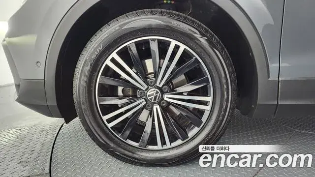 Volkswagen Tiguan 2021 — ფოტო 3/20