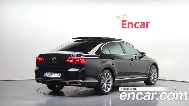 Volkswagen Passat GT 2022 — Şəkil 8/30