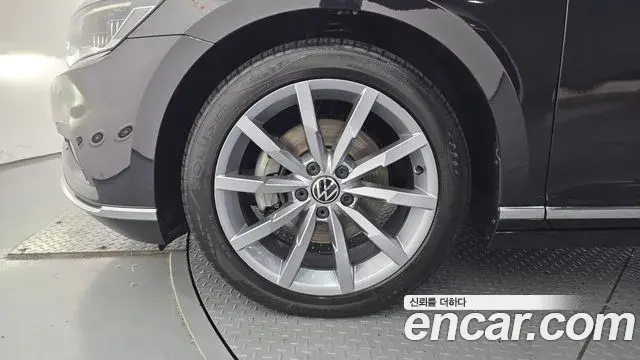 Volkswagen Passat GT 2022 — Şəkil 25/30