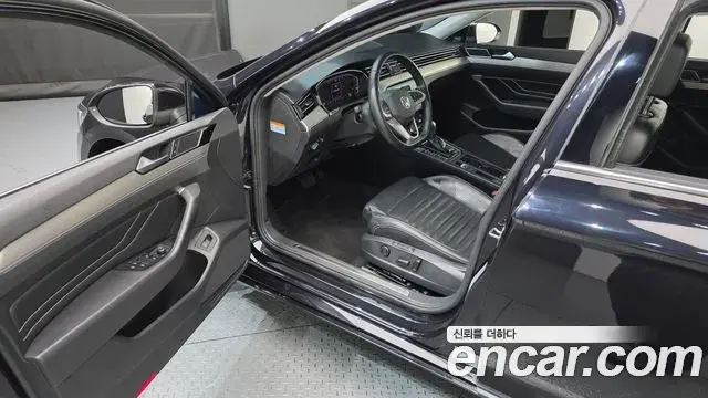 Volkswagen Passat GT 2022 — Şəkil 13/30