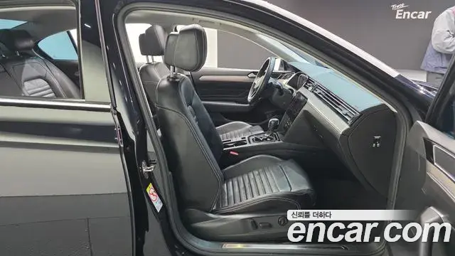 Volkswagen Passat GT 2022 — Şəkil 15/30