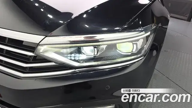 Volkswagen Passat GT 2022 — Şəkil 29/30