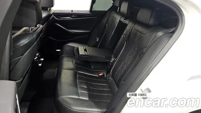 BMW 5 Series 2019 — Фото 11/20