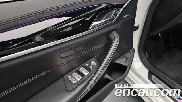 BMW 5 Series 2019 — Фото 18/20