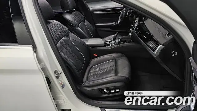 BMW 5 Series 2019 — Photo 10/31