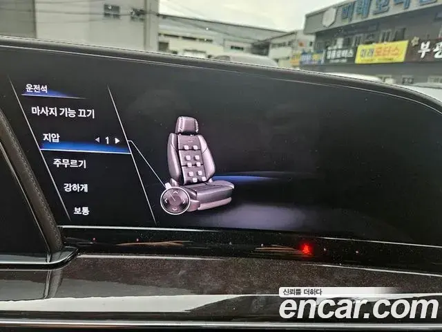 Cadillac Escalade 2021 — Photo 19/20