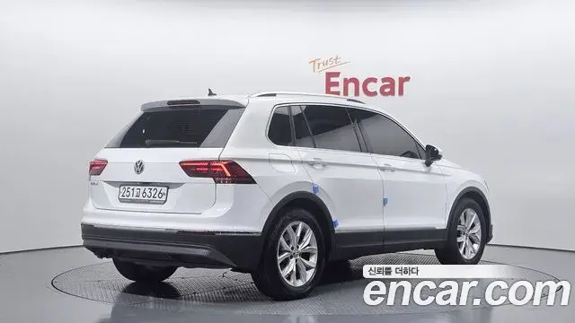 Volkswagen Tiguan 2020 — Şəkil 18/20