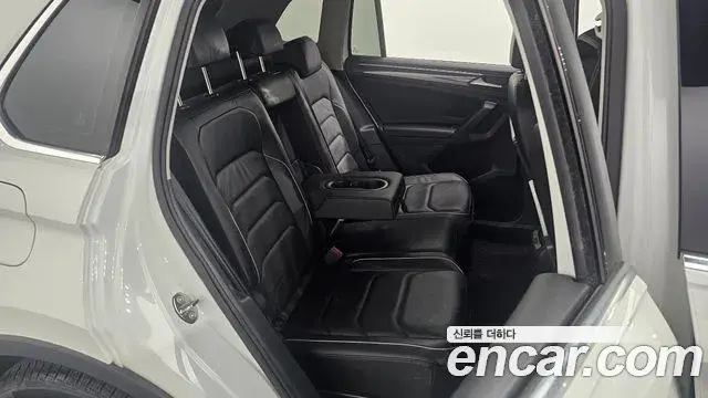 Volkswagen Tiguan 2020 — Şəkil 16/20