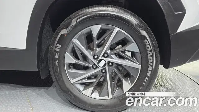 Hyundai Tucson Hybrid 2022 — Photo 28/30