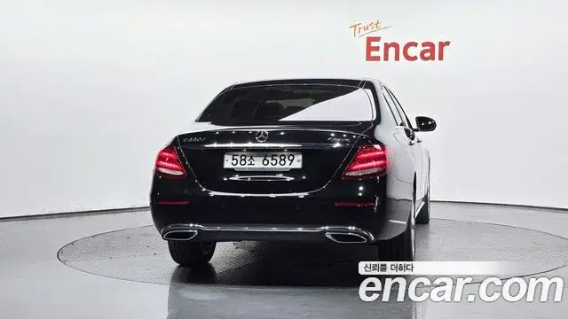 Mercedes-Benz E-Class 2019 — ფოტო 14/30