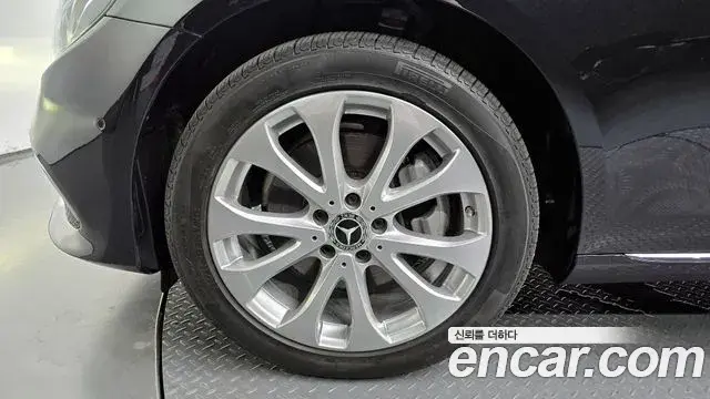 Mercedes-Benz E-Class 2019 — ფოტო 10/30