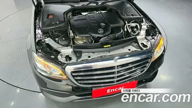 Mercedes-Benz E-Class 2019 — ფოტო 19/30
