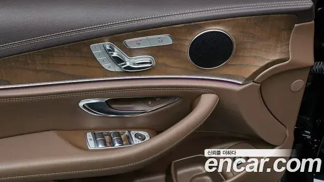 Mercedes-Benz E-Class 2019 — ფოტო 29/30