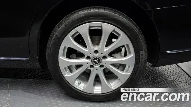 Mercedes-Benz E-Class 2019 — ფოტო 22/30