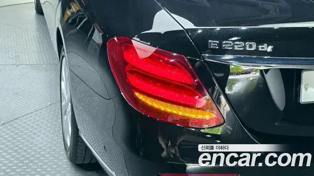 Mercedes-Benz E-Class 2019 — ფოტო 30/30