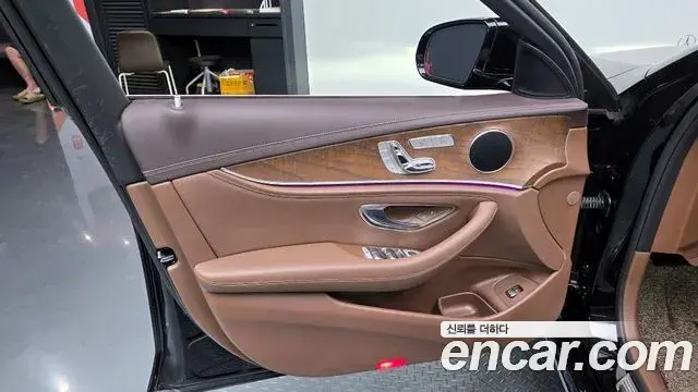 Mercedes-Benz E-Class 2019 — ფოტო 21/30