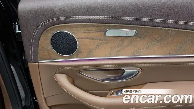 Mercedes-Benz E-Class 2019 — ფოტო 23/30
