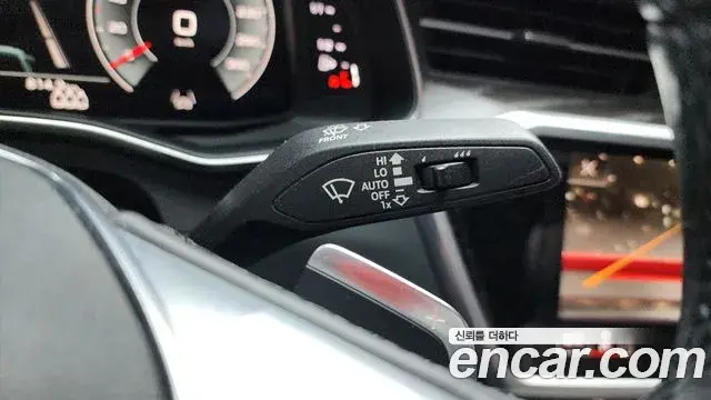 Audi A6 2022 — Şəkil 33/35