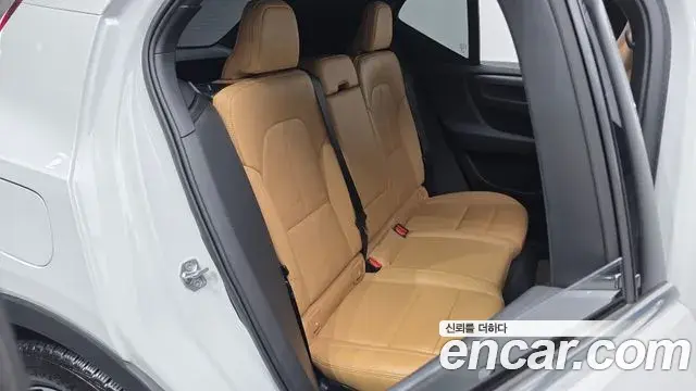 Volvo XC40 2021 — Фото 11/20