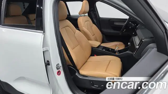 Volvo XC40 2021 — Фото 12/20