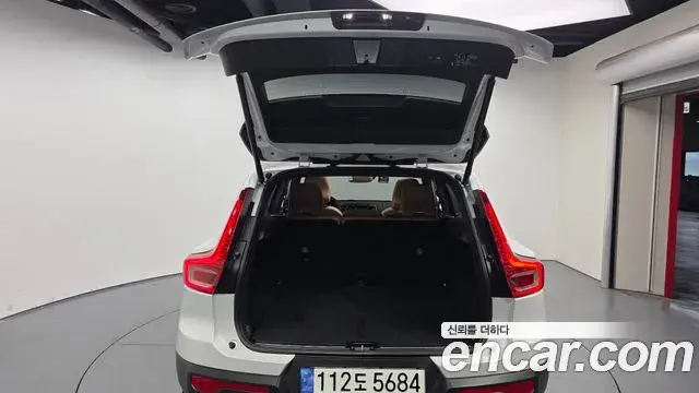 Volvo XC40 2021 — Фото 20/20