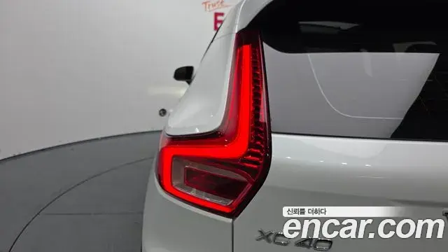 Volvo XC40 2021 — Photo 4/33