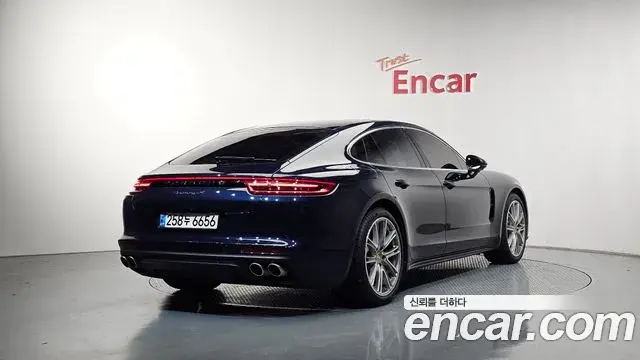 Porsche Panamera 2018 — Фото 2/20