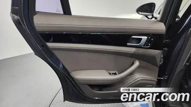 Porsche Panamera 2018 — ფოტო 5/35
