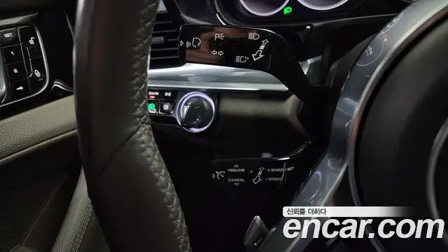 Porsche Panamera 2018 — ფოტო 26/35