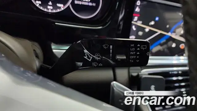 Porsche Panamera 2018 — ფოტო 27/35