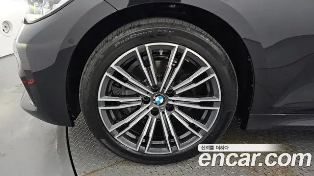 BMW 3 Series 2020 — ფოტო 8/20