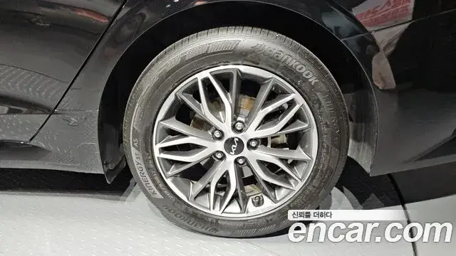 Kia K5 2023 — ფოტო 11/30