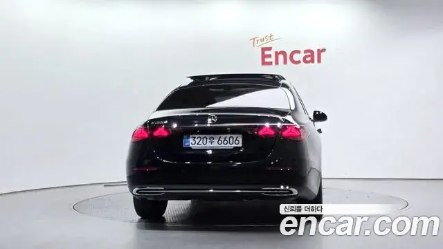 Mercedes-Benz E-Class 2025 — Фото 4/20