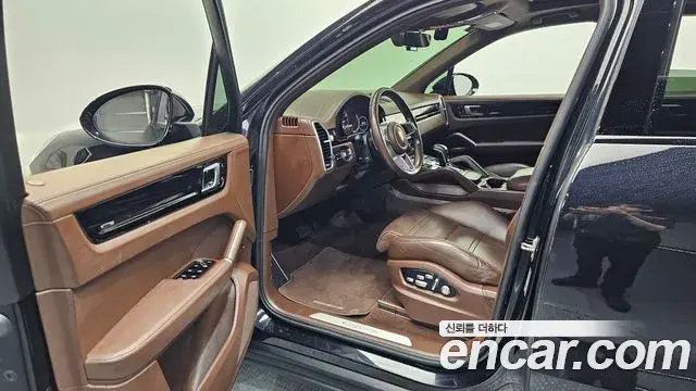 Porsche Cayenne 2020 — Фото 10/20