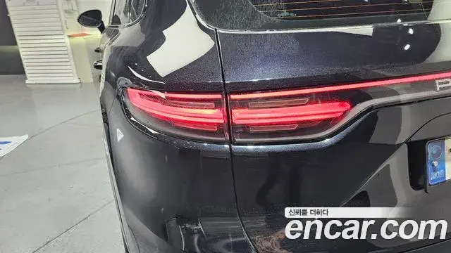 Porsche Cayenne 2020 — Şəkil 30/31