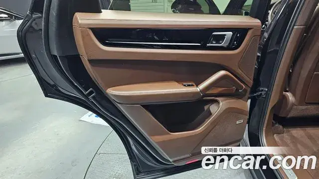 Porsche Cayenne 2020 — Şəkil 13/31
