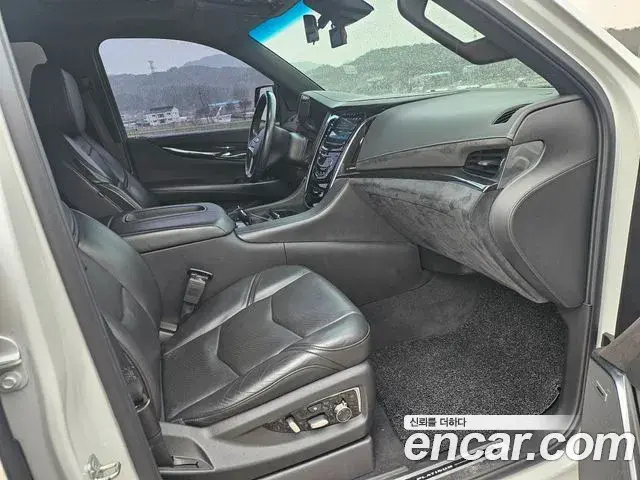 Cadillac Escalade 2018 — Şəkil 12/20