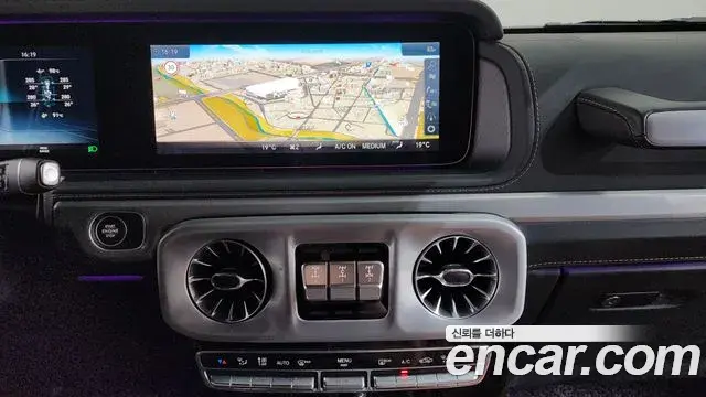 Mercedes-Benz G-Class 2023 — Photo 9/20