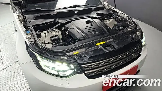 Land Rover Discovery 5 2018 — ფოტო 2/20