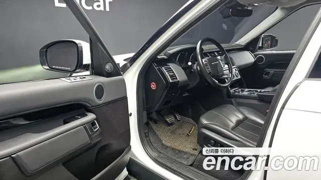 Land Rover Discovery 5 2018 — ფოტო 19/20