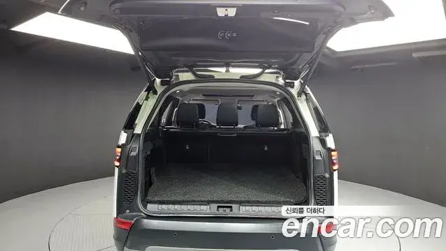 Land Rover Discovery 5 2018 — ფოტო 7/20