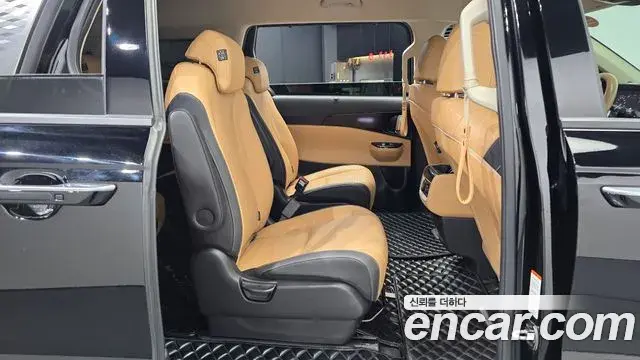 Kia Carnival 2022 — Şəkil 27/35