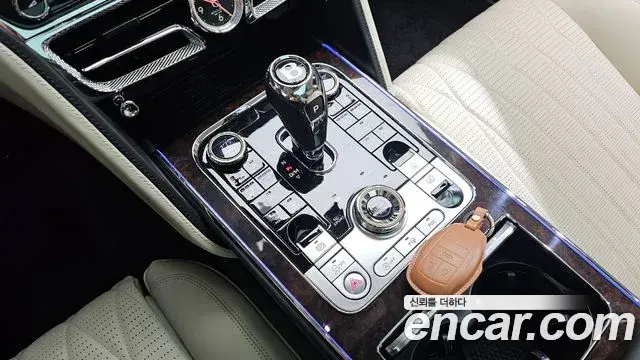 Bentley Flying Spur 2022 — ფოტო 11/20