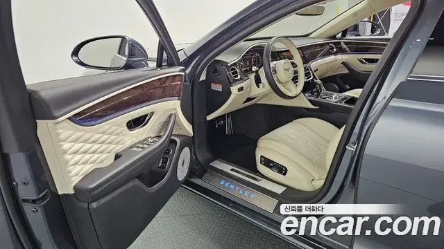 Bentley Flying Spur 2022 — ფოტო 6/20