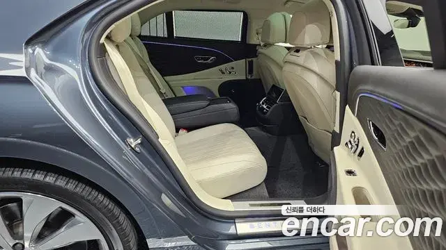 Bentley Flying Spur 2022 — ფოტო 18/20
