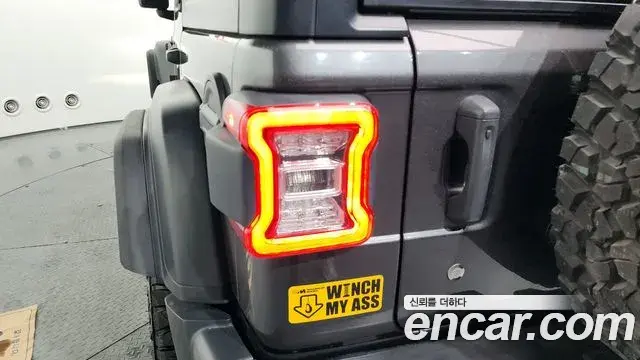 Jeep Wrangler 2018 — Şəkil 11/33