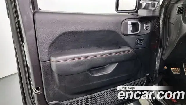 Jeep Wrangler 2018 — Şəkil 8/33